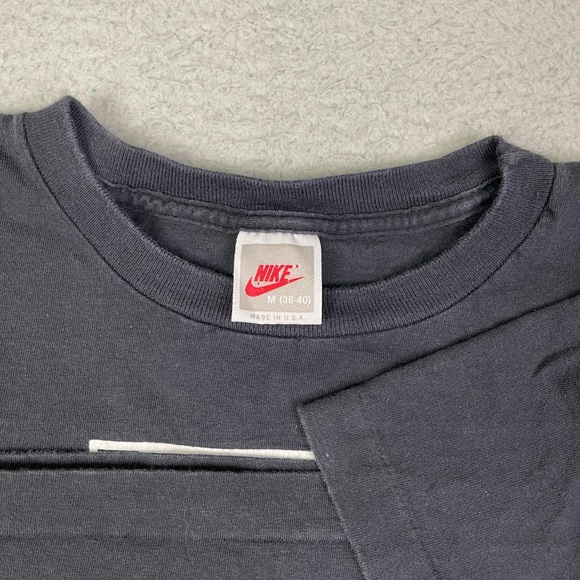 Vintage 90s Nike T-shirt - Picture 3 of 4